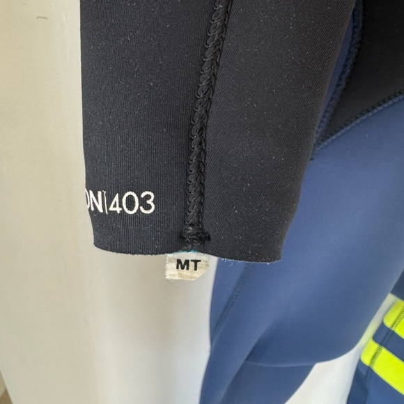 Hurley Fusion 403 Wetsuit size MT - Picture 3 of 6